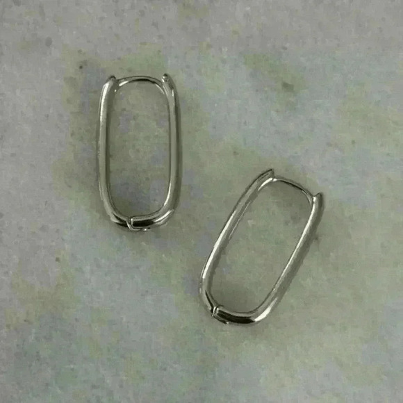 Modest Lu Jewelry - Sterling Silver Bella Oval Hoop Earrings
Brand New